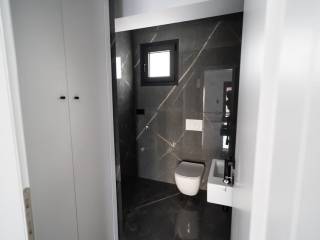 Forumland Real Estate, Μπάνιο