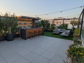 EKMETALLEYSE TARATSAS OS KOINOCHRESTOS CHOROS  Roof Garden bar
