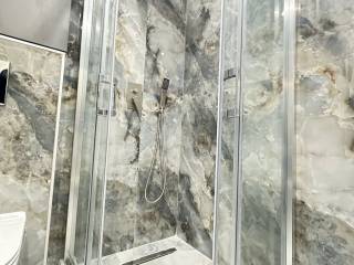 Forumland Real Estate, Μπάνιο