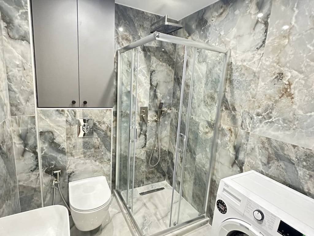 Forumland Real Estate, Μπάνιο