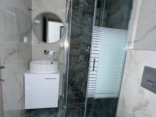 Forumland Real Estate, Μπάνιο με ντουζιέρα