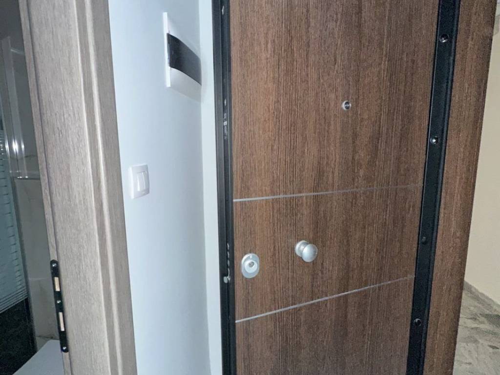 Forumland Real Estate, Είσοδος