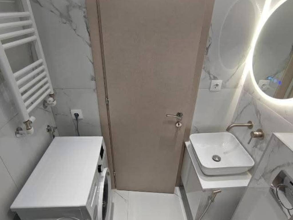 Forumland Real Estate, Μπάνιο