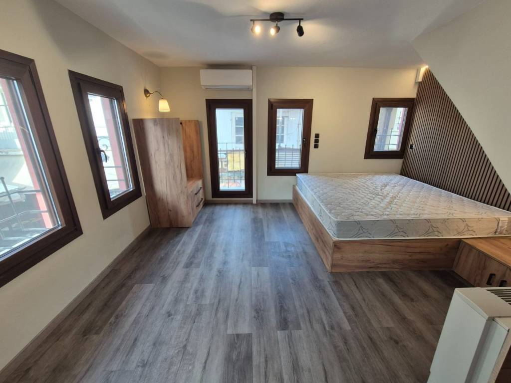 ΥΠΝΟΔΩΜΑΤΙΟ-ΣΑΛΟΝΙ