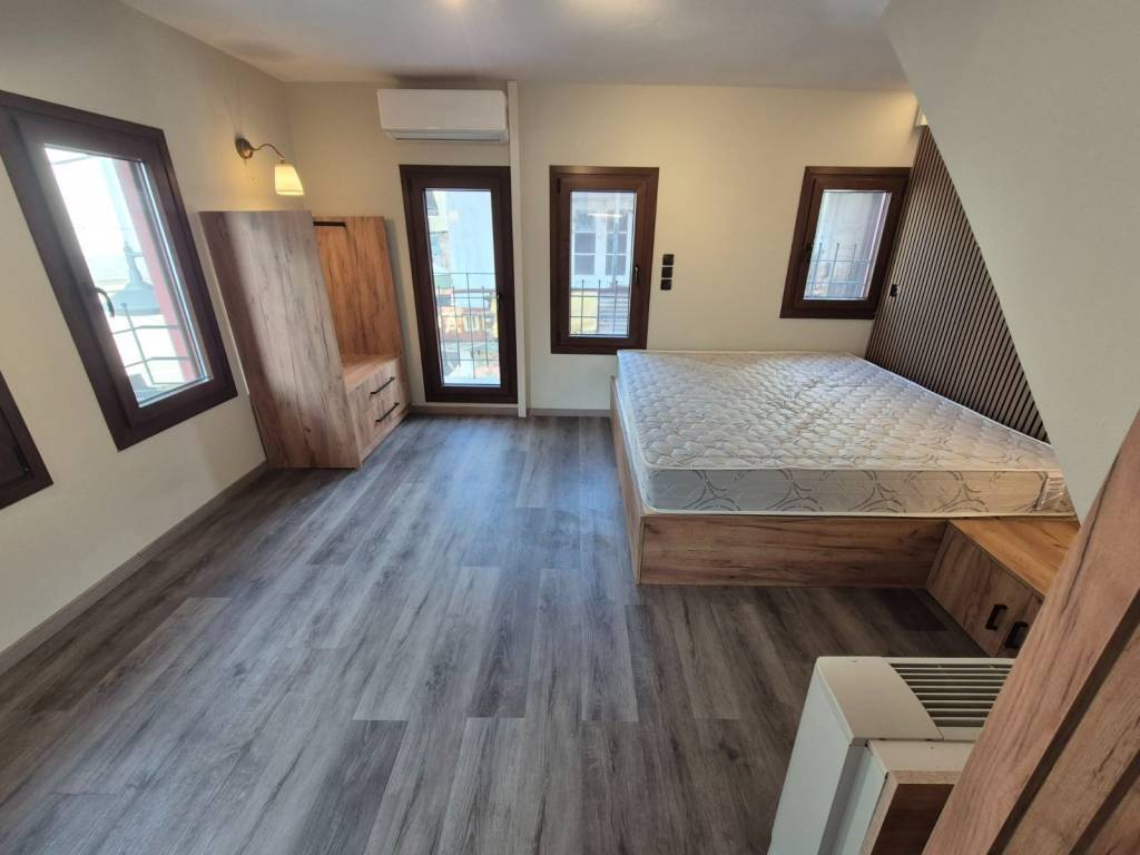 ΥΠΝΟΔΩΜΑΤΙΟ-ΣΑΛΟΝΙ