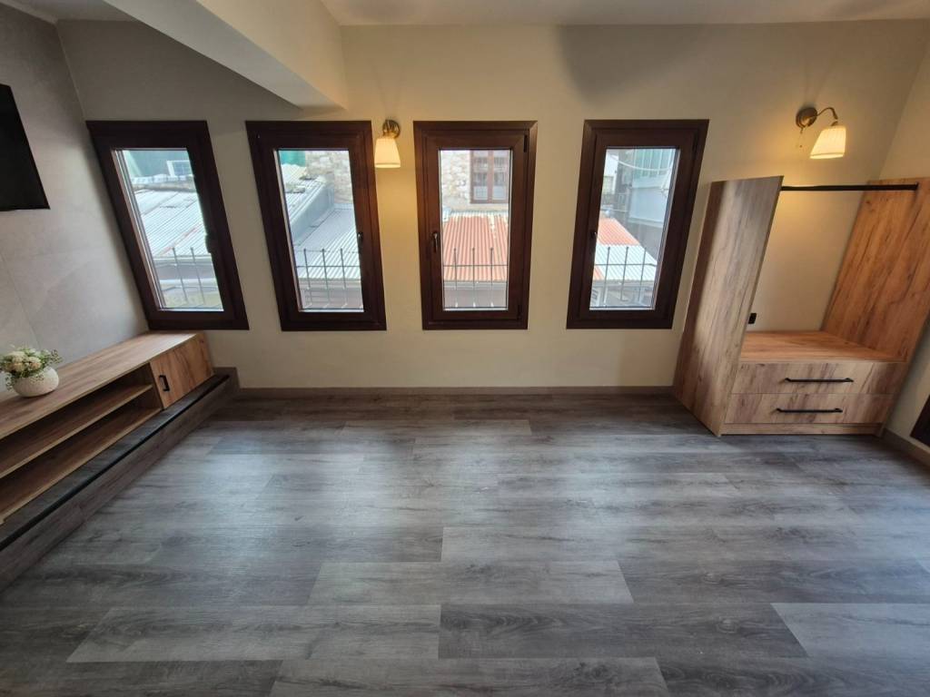 ΥΠΝΟΔΩΜΑΤΙΟ-ΣΑΛΟΝΙ