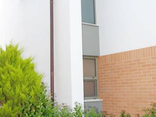 Ο Αρχ/κός σχεδιασμός δίνει φυσικό φως όλη την ημέρα στη σκάλ