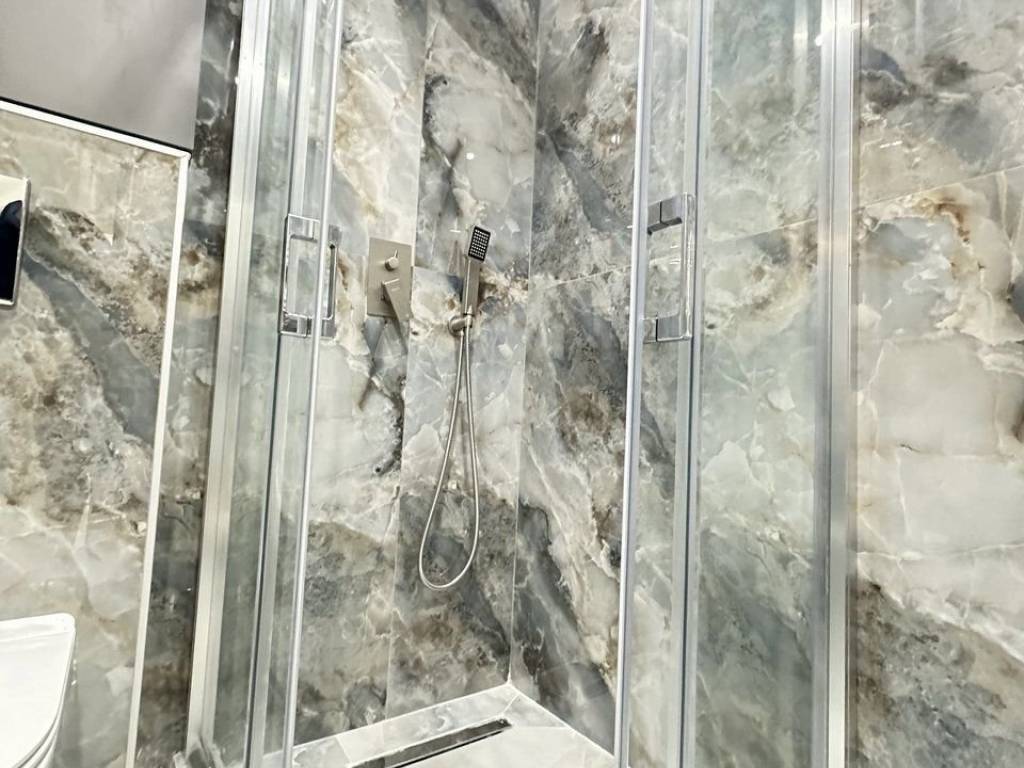 Forumland Real Estate, Μπάνιο