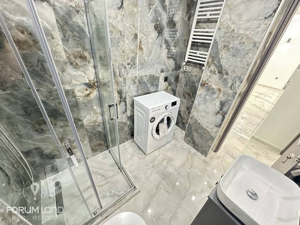 Forumland Real Estate, Μπάνιο