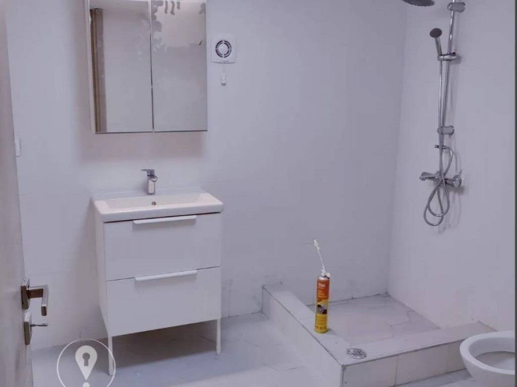 Forumland Real Estate, Μπάνιο