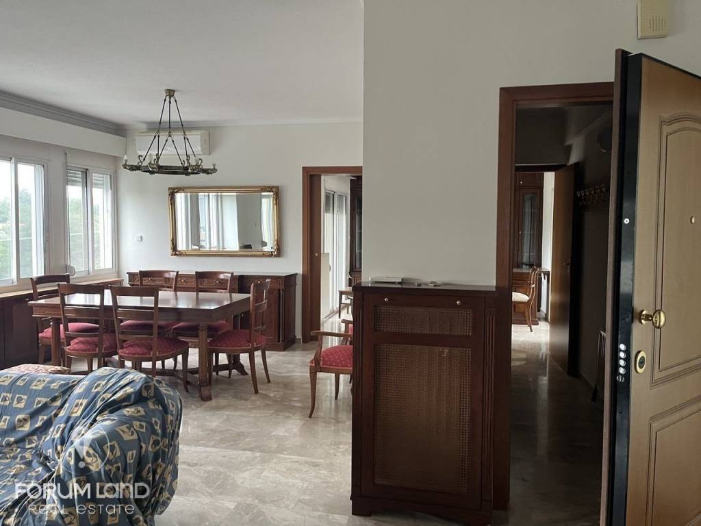 Forumland Real Estate, Είσοδος