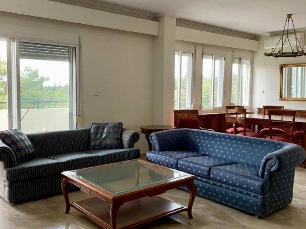 Forumland Real Estate, Σαλόνι