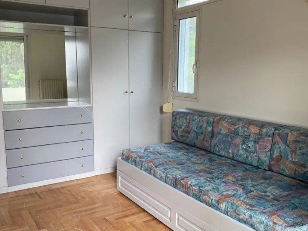 Forumland Real Estate, καναπέ με κρεβάτι