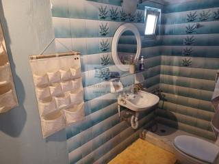 1st FLOOR BATHROOM WITH SHOWER