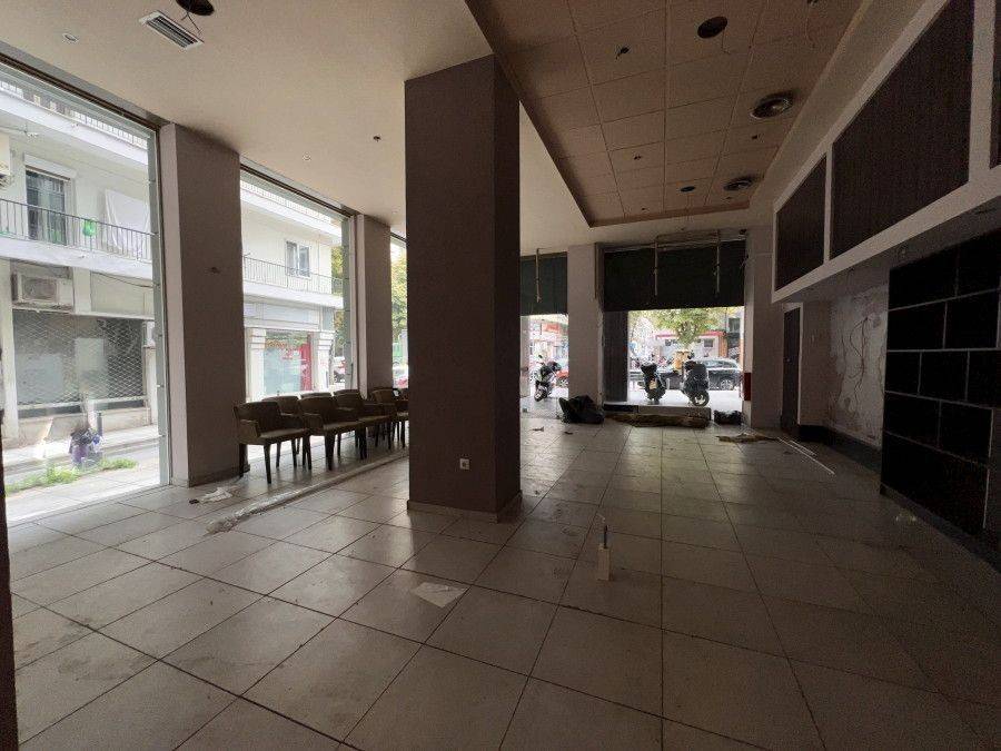 Ισόγειο κατάστημα επί της Β. Όλγας.