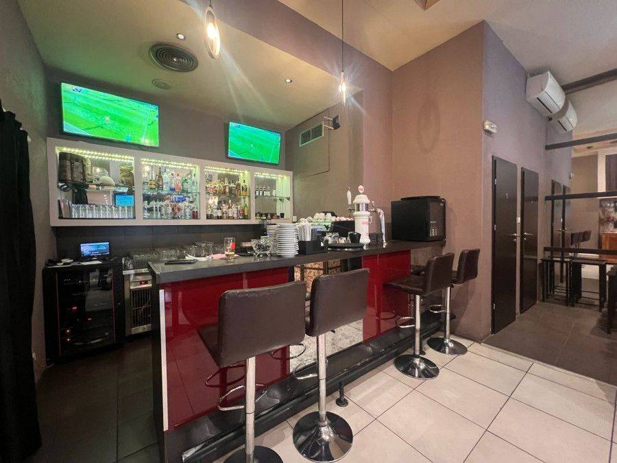 Ισόγειο κατάστημα επί της Β. Όλγας. Προηγούμενη χρήση.