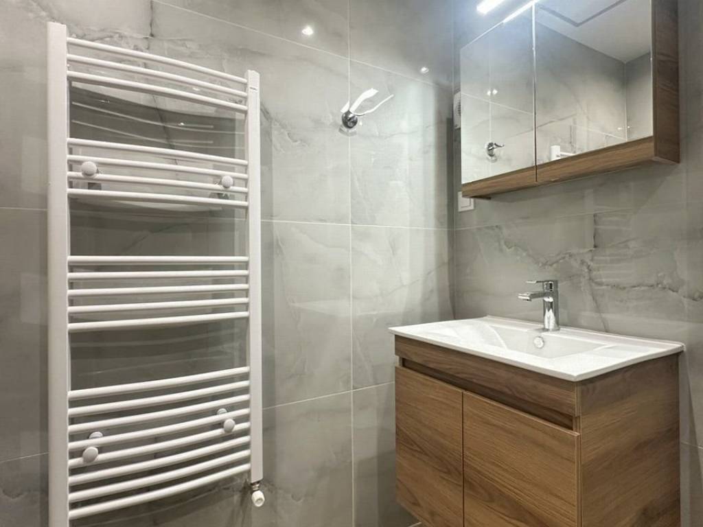 Forumland Real Estate, Μπάνιο