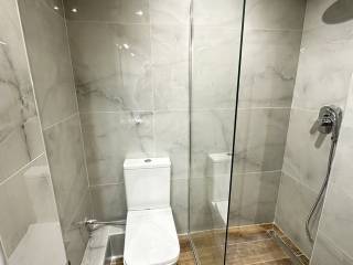 Forumland Real Estate, Μπάνιο