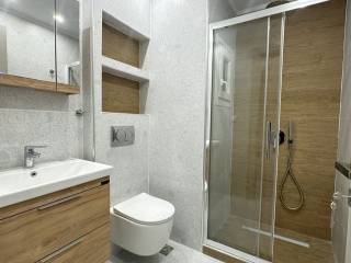 Forumland Real Estate, Μπάνιο