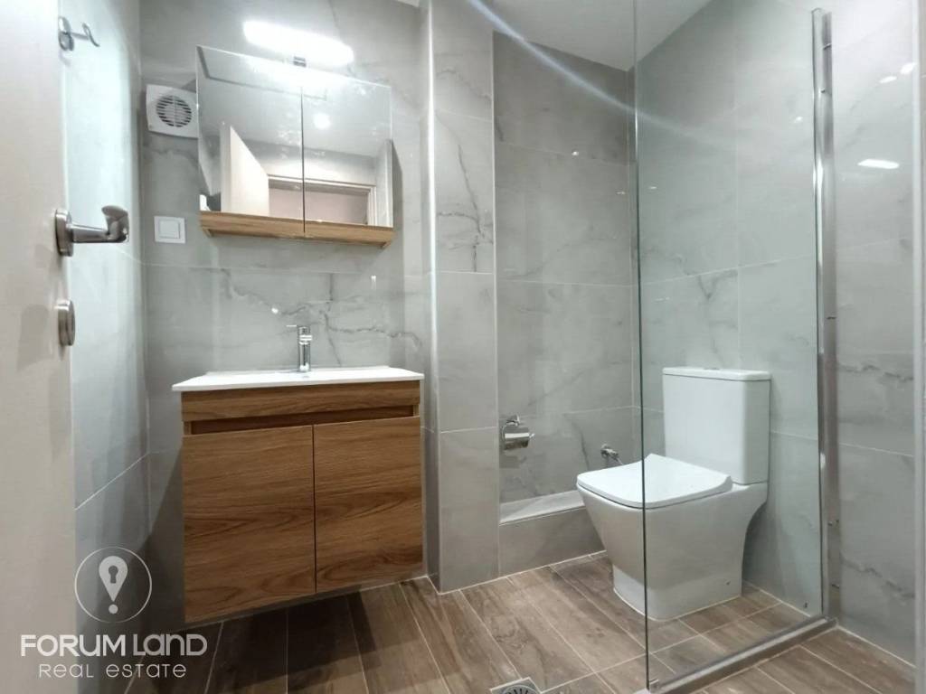 Forumland Real Estate, Μπάνιο