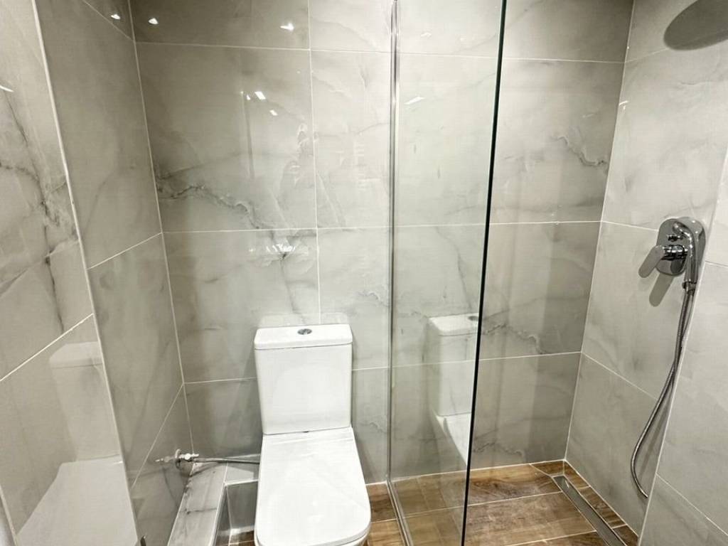 Forumland Real Estate, Μπάνιο