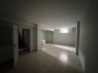 Eniaios choros,ypogeio