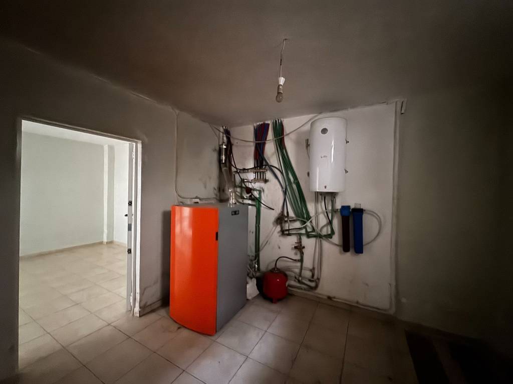 Lebetostasio,ypogeio