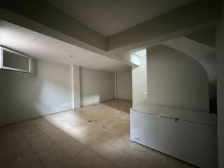 Eniaios choros,ypogeio