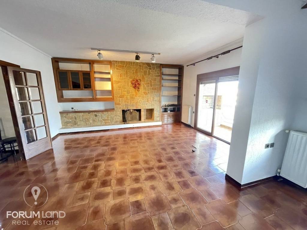 Forumland Real Estate, Σαλόνι με τζάκι