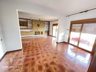 Forumland Real Estate, Σαλόνι με τζάκι