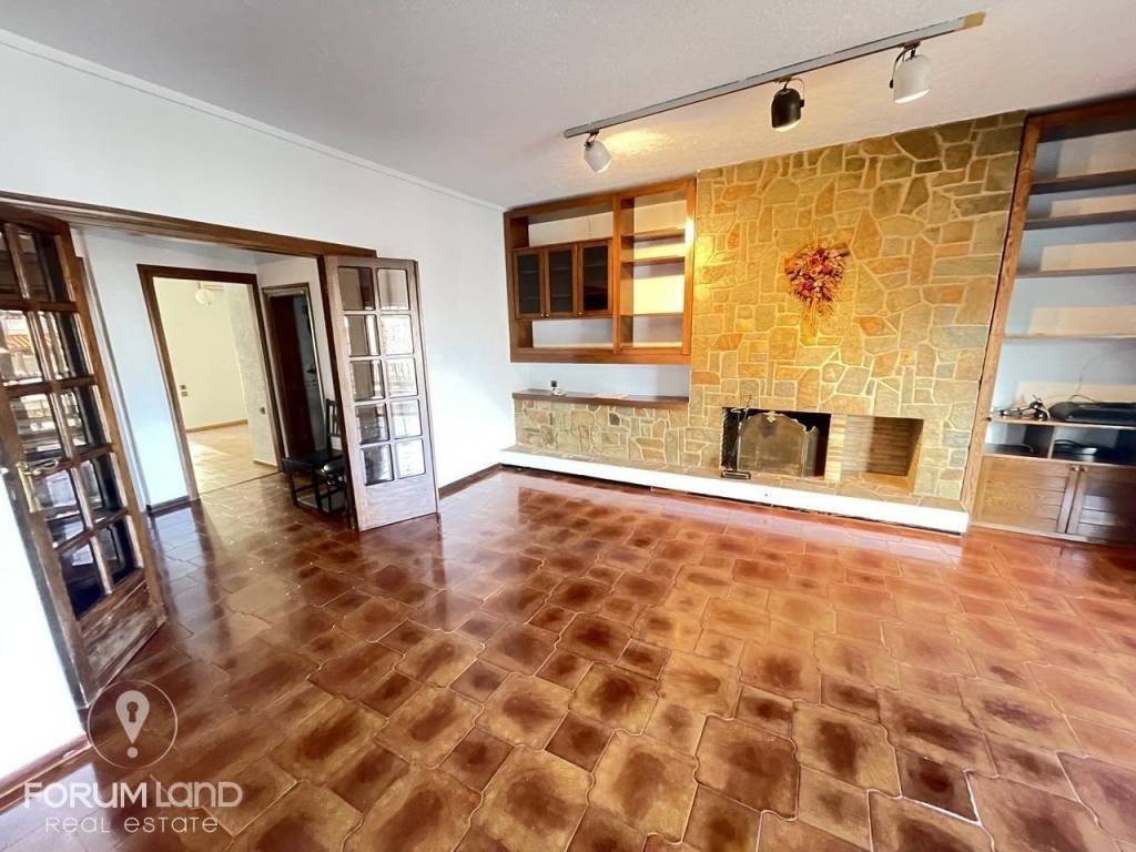 Forumland Real Estate, Σαλόνι με τζάκι