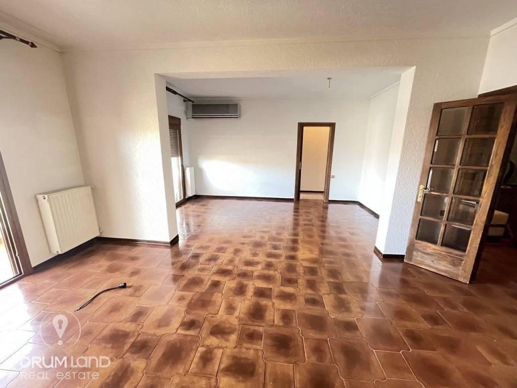 Forumland Real Estate, Σαλόνι με τζάκι