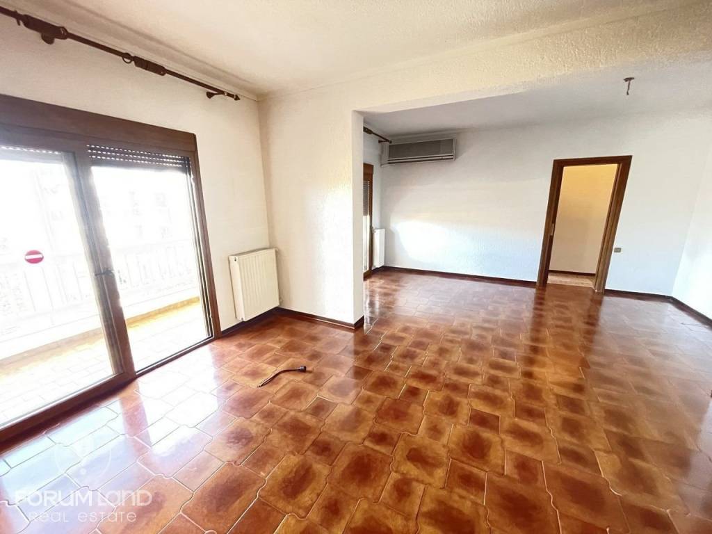 Forumland Real Estate, Σαλόνι