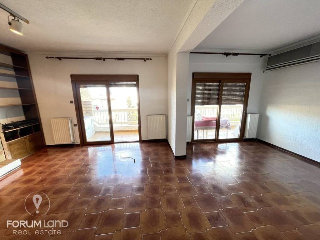 Forumland Real Estate, Σαλόνι με τζάκι