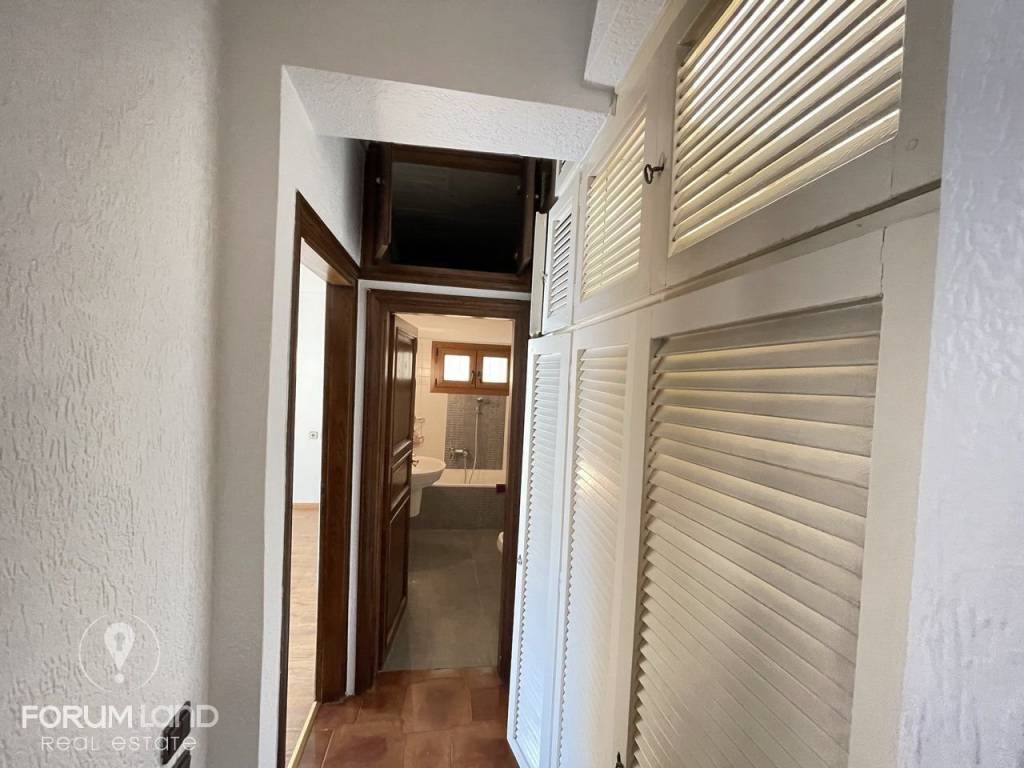 Forumland Real Estate, Διάδρομος