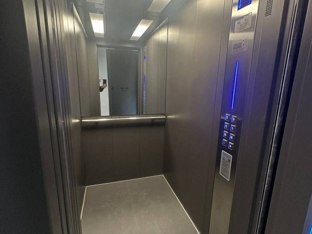 Forumland Real Estate, Ανελκυστήρας