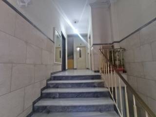 εισοδος πολυκατοικιας