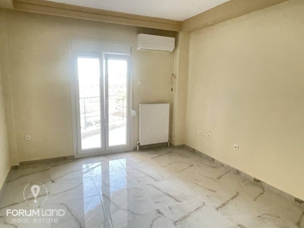 Forumland Real Estate, Σαλόνι