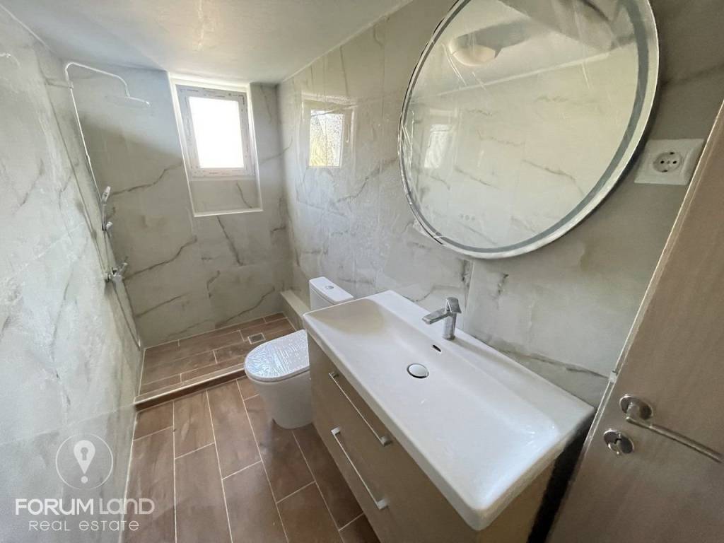 Forumland Real Estate, Μπάνιο