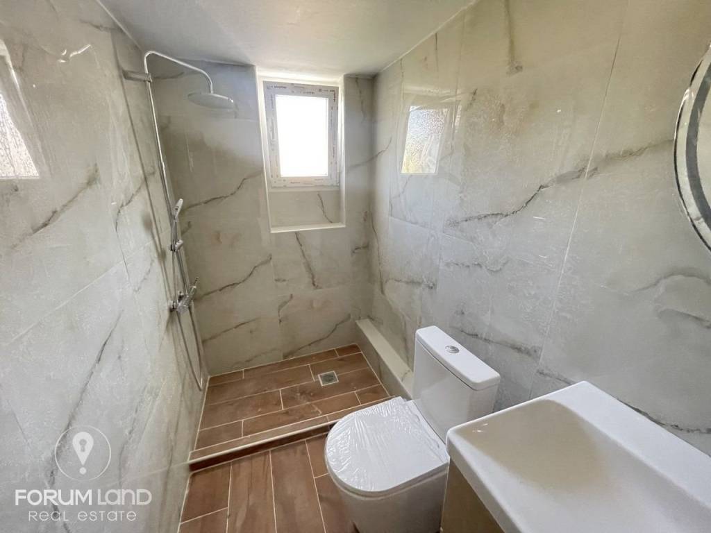 Forumland Real Estate, Μπάνιο