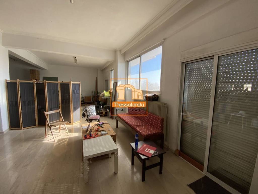 Νέα Ξυλάδικα, Αποθήκη