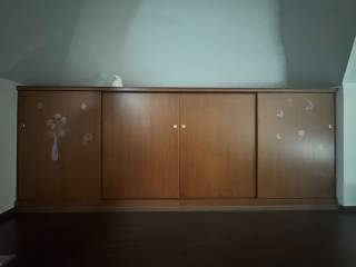 Ντουλάπα-αποθήκη στη σοφίτα