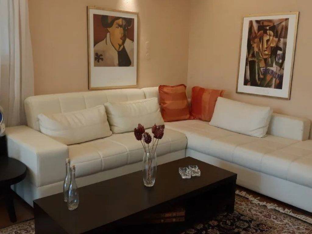 Forumland Real Estate, Σαλόνι