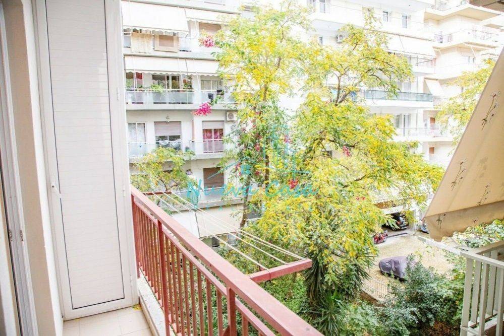 Θέα απο μπαλκόνι