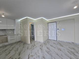 EISODOS SALONI KOYZINA