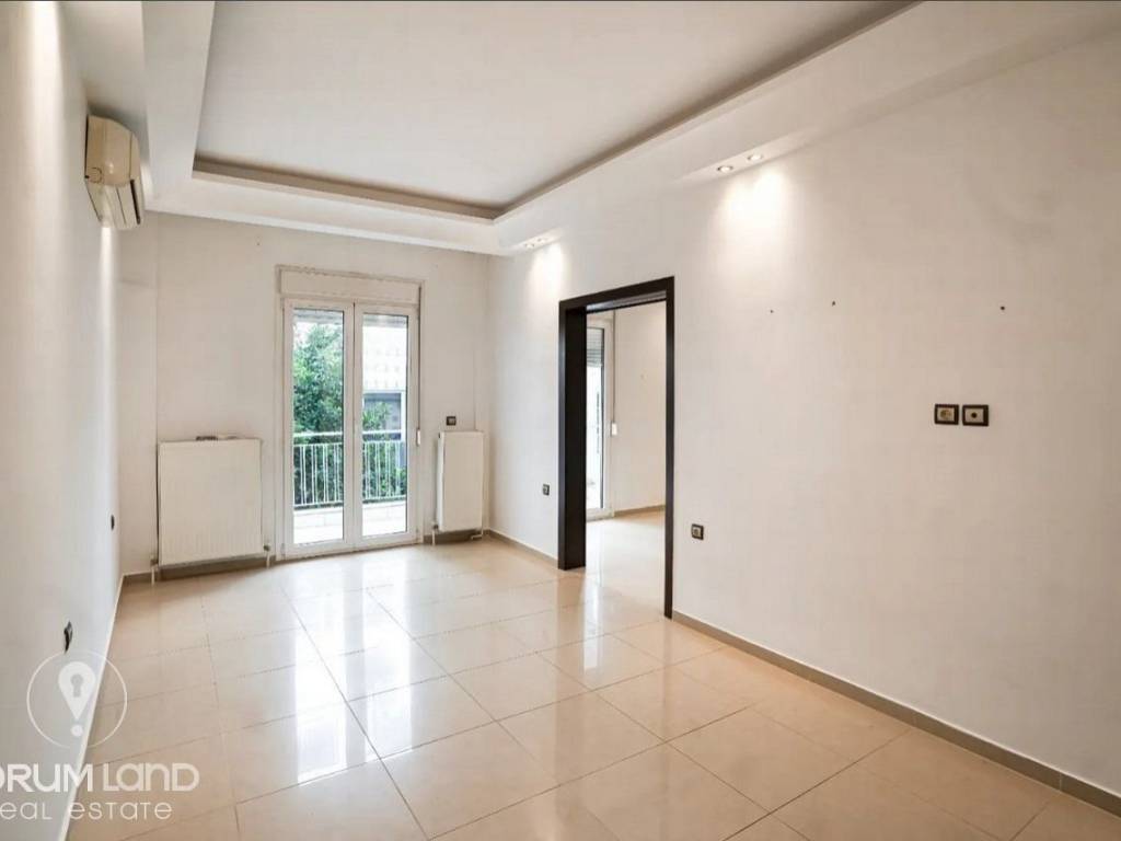 Forumland Real Estate, Σαλόνι