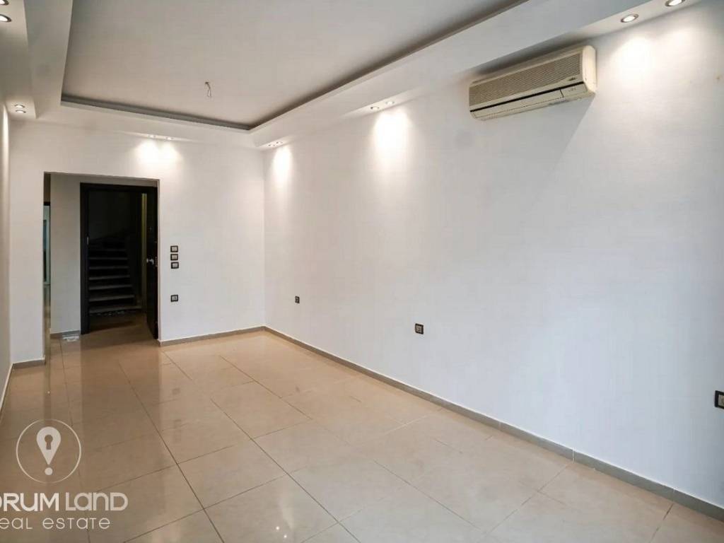 Forumland Real Estate, Σαλόνι