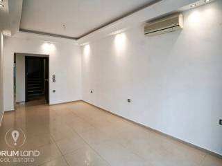 Forumland Real Estate, Σαλόνι