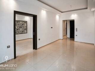 Forumland Real Estate, Σαλόνι