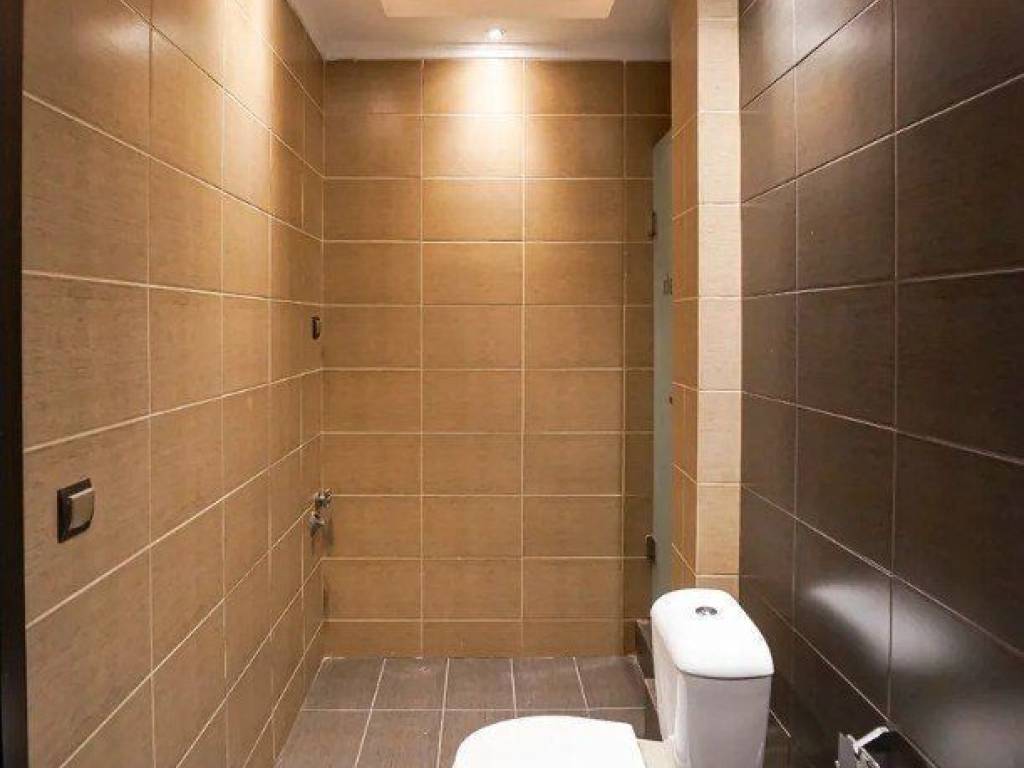 Forumland Real Estate, Μπάνιο